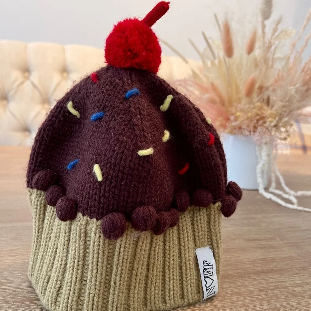 Cupcake winter hat